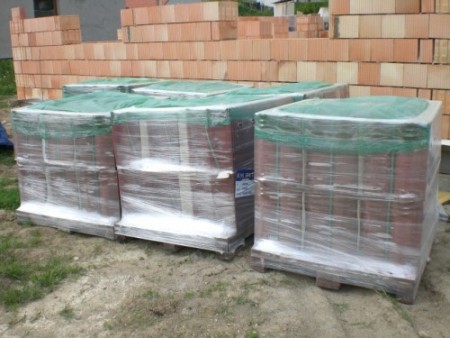 9.5.2008 - Tašky jsou na pozemku